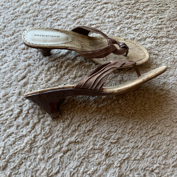 Dressy sandals with a low heel - Picture 1 of 3